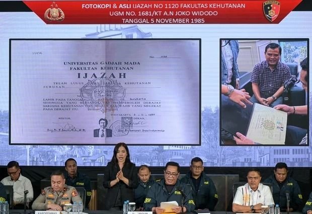 Ini Penampakan Ijazah Asli Jokowi yang Diserahkan ke Bareskrim