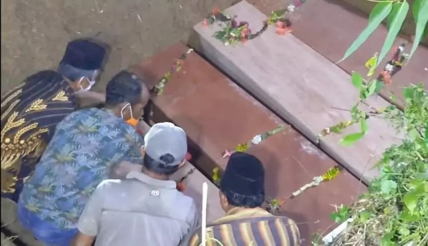 Empat Jenazah Korban Longsor Trenggalek Dimakamkan dalam Satu Liang Lahat