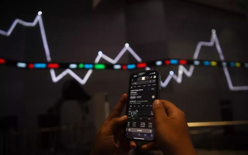 IHSG Menguat Tipis ke 6.926 di Tengah Melemahnya Rupiah ke Rp 16.536/USD