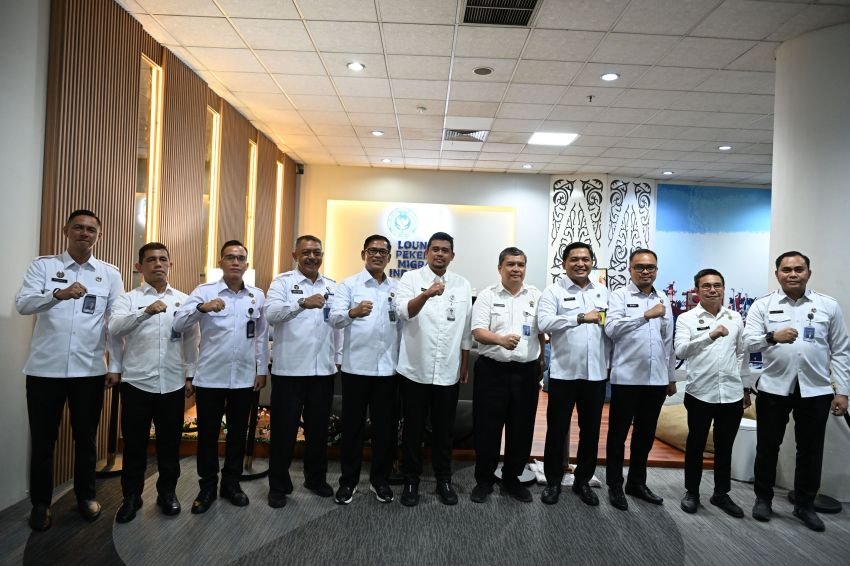 Gubernur Bobby Nasution Apresiasi Fasilitas Autogate dan PMI Lounge di Bandara Kualanamu