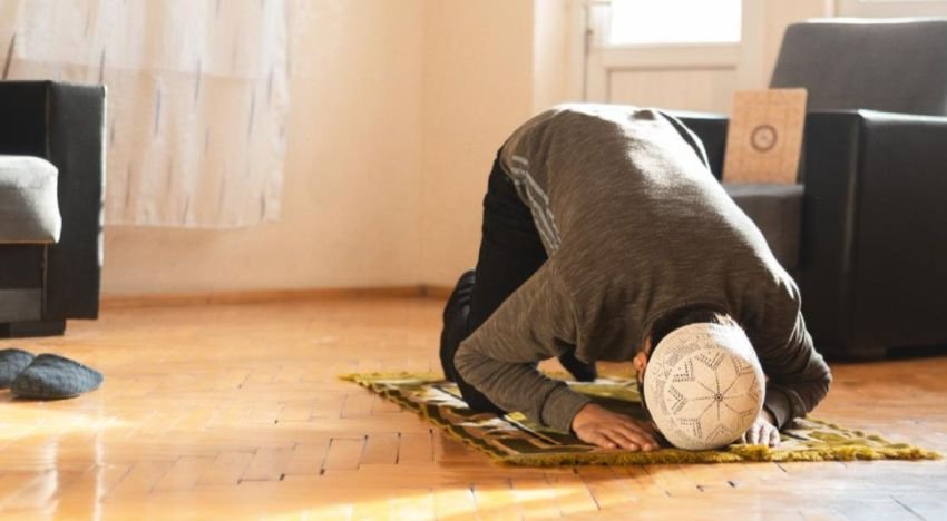 Shalat Subuh Lewat Waktu? Simak Dalil dan Solusinya di Sini!