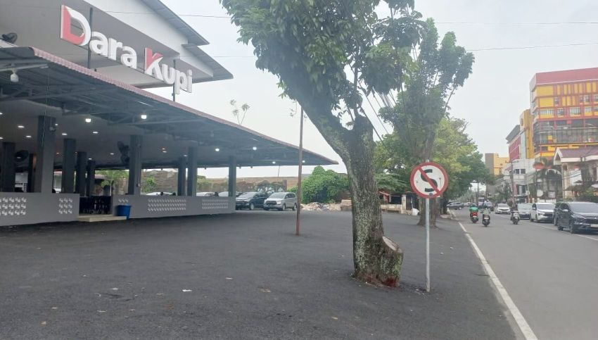Trotoar Disulap Jadi Parkiran, Pemko Medan Ultimatum Pengelola Dara Kupi