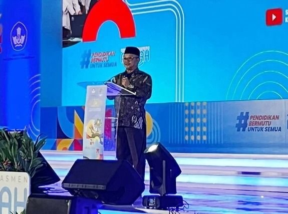 Mendikdasmen: Pelatihan Guru Koding dan AI Jadi Prioritas Kurikulum Tahun Ajaran Baru