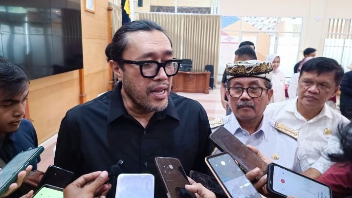DPRD Minta Dedi Mulyadi Kembalikan Anggaran Jalan Cirebon yang Terpangkas Efisiensi