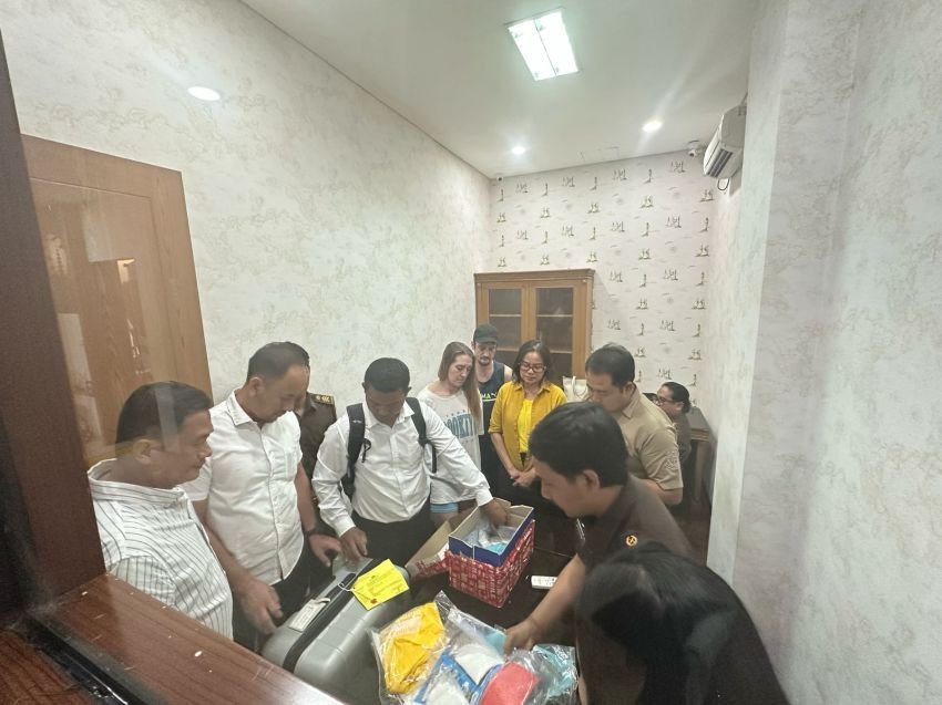 WNA Inggris Pemilik 1 Kg Kokain Dilimpahkan ke Kejari Badung