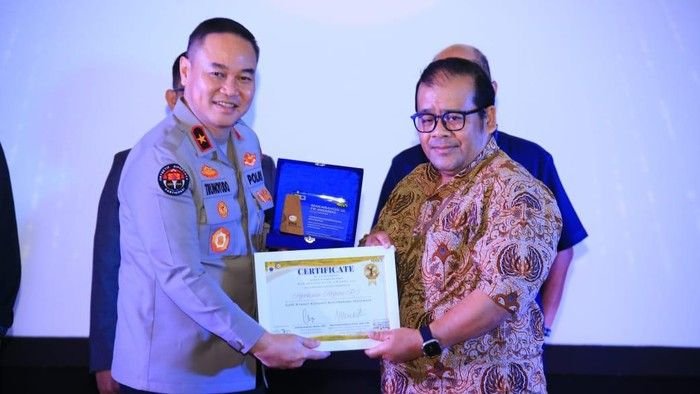 Divisi Humas Polri Raih Penghargaan Keterbukaan Informasi di Makaravox UI PR Awards 2025