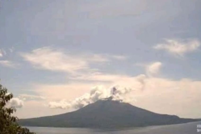 Gunung Ile Lewotolok Meletus, Kolom Abu Capai 500 Meter Disertai Gemuruh