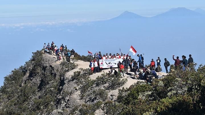 Pendaki Asal Tangerang Meninggal di Gunung Lawu, Evakuasi Terkendala Berat Badan dan Jalur Licin
