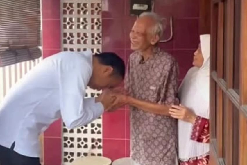 Jokowi Tawarkan Bantuan Hukum untuk Dosen Pembimbingnya di UGM, Ir Kasmudjo