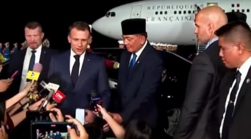 Presiden Prancis Emmanuel Macron Tiba di Jakarta: &ldquo;Negara Kalian Indah!&rdquo;