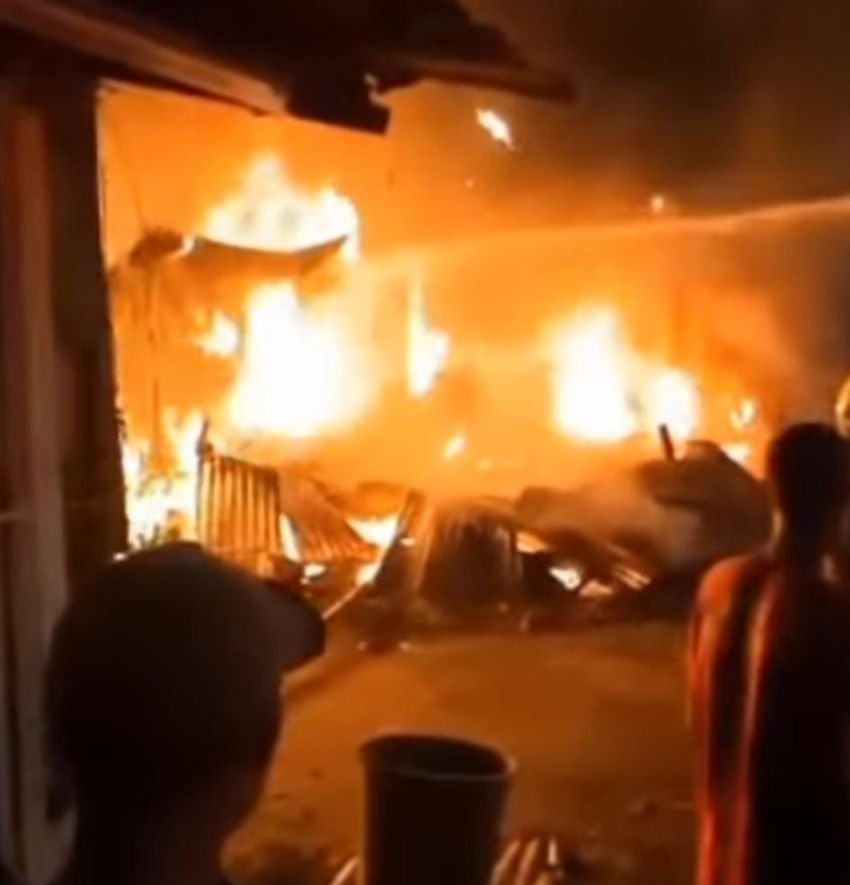 Tragis! Rumah Sengaja Dibakar Cucu, Nenek T3was T3rp4nggang