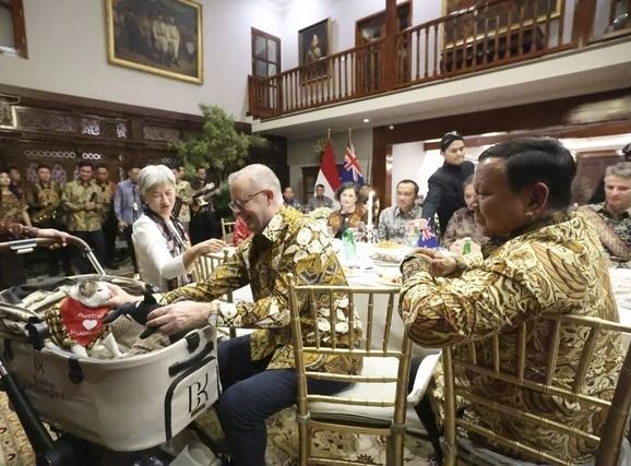 PM Australia Beri Hadiah Syal Merah untuk Kucing Prabowo, Bobby Kertanegara