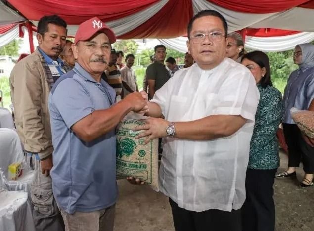 Wali Kota Pematangsiantar Wesly Silalahi Salurkan 10 Ton Benih Padi Unggul untuk Kelompok Tani Bah Sorma