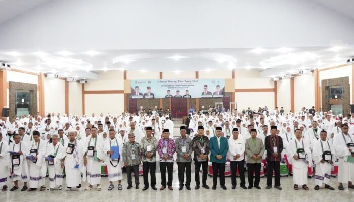 Calon Haji Gelombang Kedua Embarkasi Medan Berihram Sejak dari Asrama, Kloter 13 Resmi Diberangkatkan