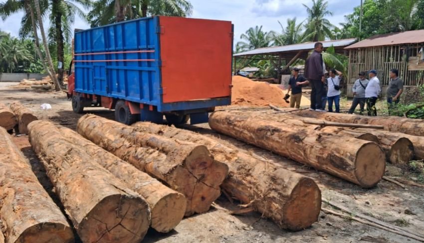 DPRD Temukan Truk Kayu Tanpa Dokumen di Asahan, Sopir Kabur