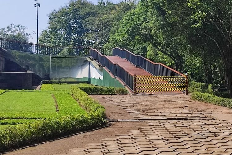 Stairlift Candi Borobudur Masih Terpasang, Namun Ditutup dari Akses Wisatawan