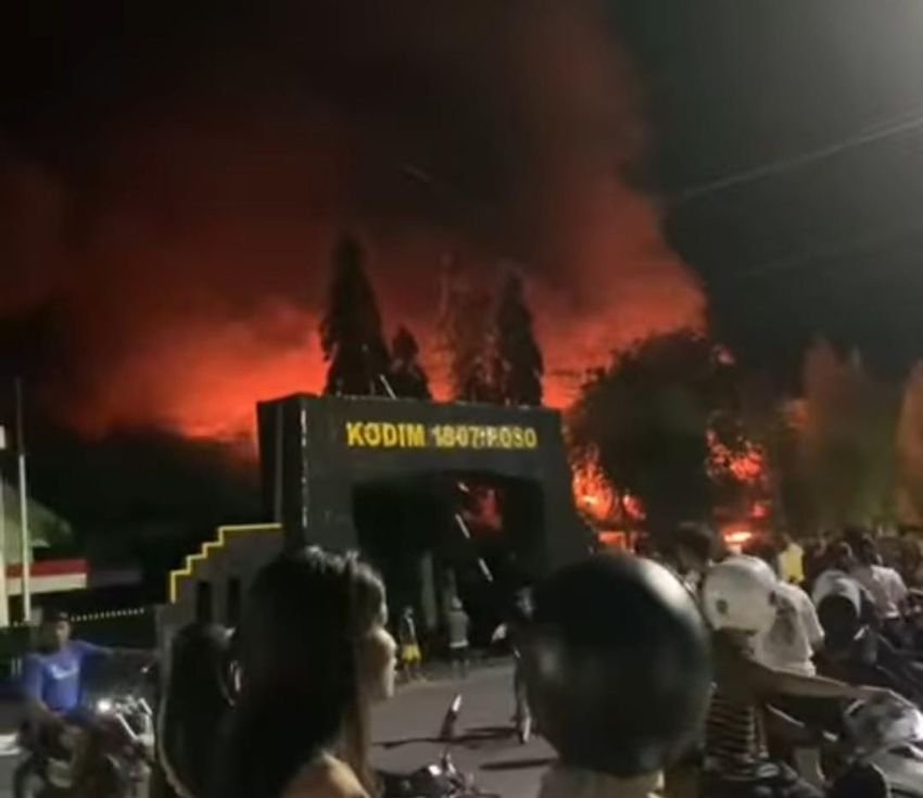 Markas Kodim 1307/Poso Dilalap Api, Petugas dan Warga Berjibaku Padamkan Kebakaran