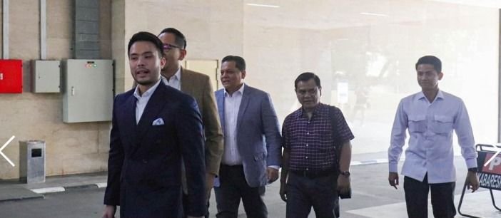 Pengacara Serahkan Ijazah Asli Jokowi ke Bareskrim, Tepis Dugaan Palsu