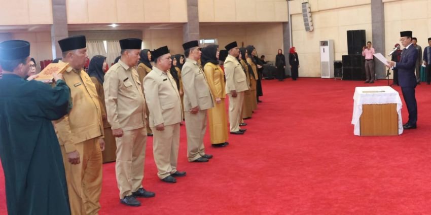 Gus Irawan Lantik 21 Kepala Sekolah, Dorong Digitalisasi Pendidikan di Tapanuli Selatan