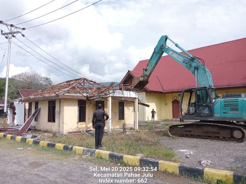 Gereja HKBP Onan Hasang Terima Bantuan Alat Berat dari PT Nusantara Hidrotama untuk Renovasi Rumah Pendeta