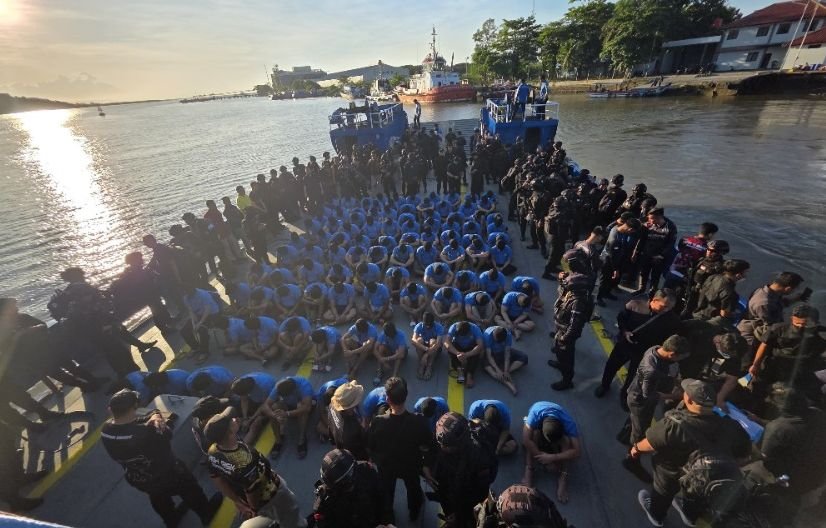 Main Narkoba dan HP, 100 Napi Akhirnya 'Dibuang' ke Nusakambangan