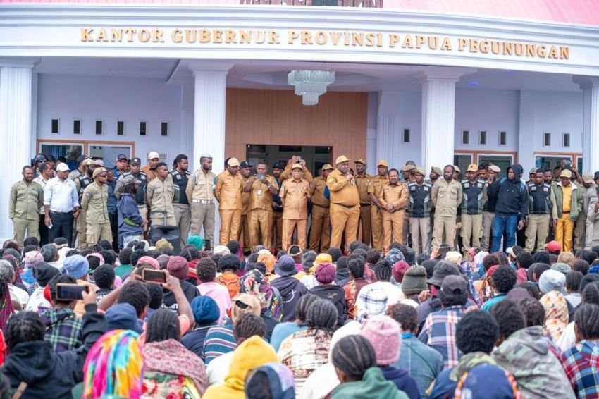 Ratusan Mama-Mama Papua Datangi Kantor Gubernur, Tanyakan Bantuan UMKM yang Ternyata Hoaks