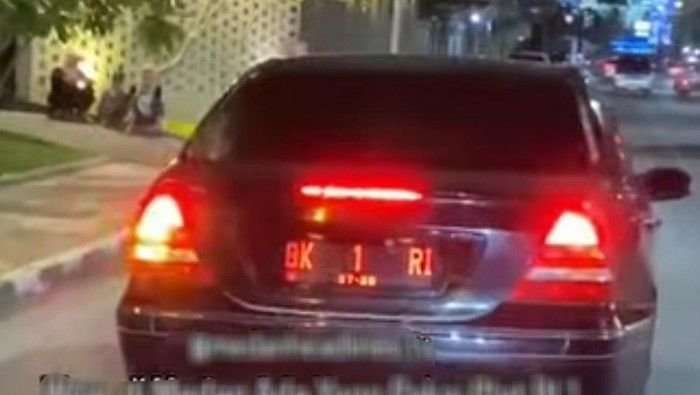 Viral Mobil di Medan Gunakan Pelat BK 1 RI, Polisi: Bukan Pelat Presiden, Tidak Masalah