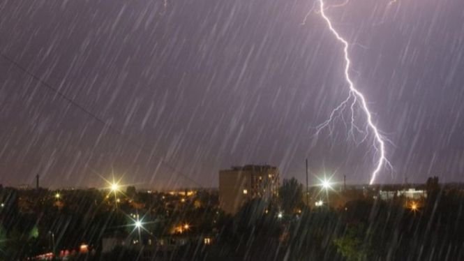 Prakiraan Cuaca Jakarta Hari Ini, Jumat 23 Mei 2025: Hujan Ringan, Waspadai Petir