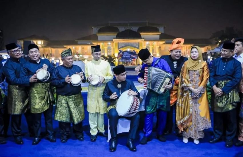 Gemes ke-8 2025 Resmi Dibuka di Istana Maimun, Meriah Meski Hujan Deras