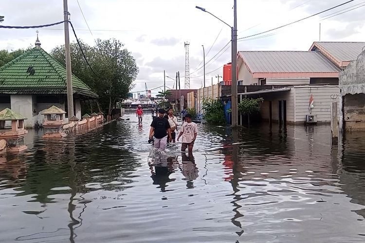 Tembok Penahan Air di Pelabuhan Tanjung Emas Semarang Jebol, 70 Warga Terdampak