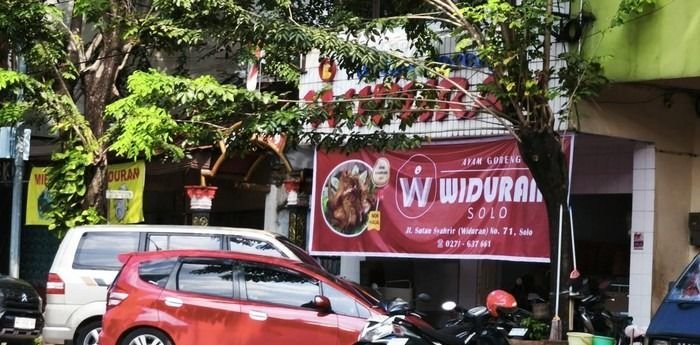 Viral! Ayam Goreng Legendaris Solo Gunakan Minyak Babi, Netizen Kecewa Tak Ada Info Non-Halal