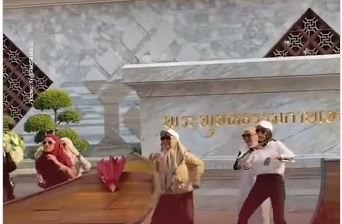 Viral! Wisatawan Diduga dari Indonesia Joget di Depan Patung Suci Wat Paknam, Dikecam Warga Thailand