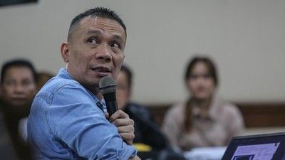 Bak Bumerang! Rismon Sianipar Dituding Miliki Ijazah Palsu: Saya Akan Lapor!