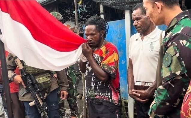 Mantan Anggota OPM Minanggeng Murib Kembali ke NKRI, Disaksikan Kepala Suku dan Warga