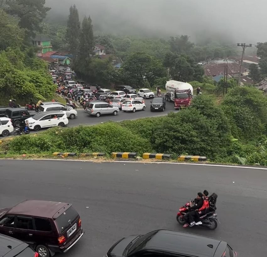 Lalu Lintas Berastagi Masih Padat, Polisi: Jangan Saling Salip dan Berlapis!