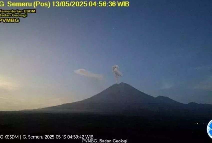 Gunung Semeru Kembali Erupsi, Kolom Abu Capai 1 Km di Atas Puncak