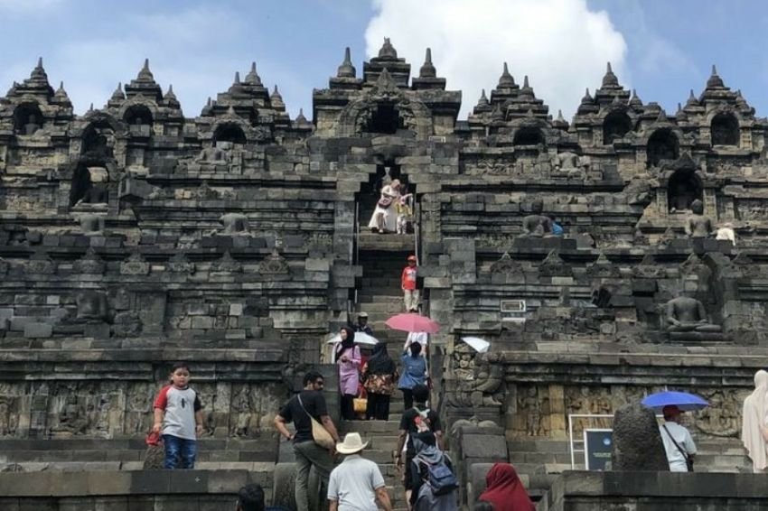 Pemerintah Terima Usulan Pemasangan Stairlift Permanen di Candi Borobudur demi Akses Inklusif