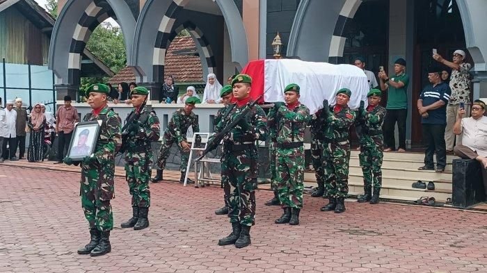 Jenazah Suharto AD Diserahkan Keluarga ke TNI AD, Dimakamkan Secara Militer