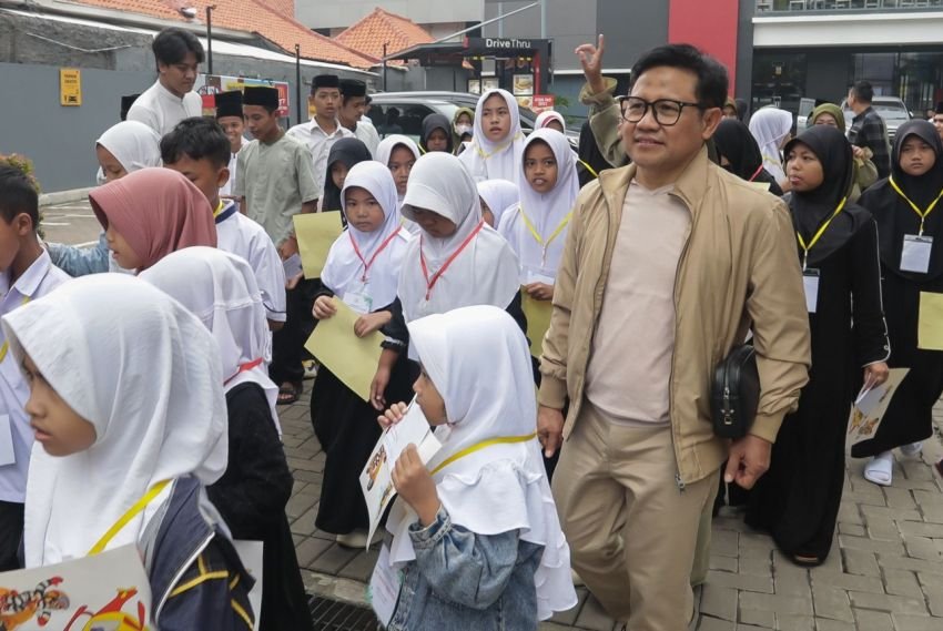 Cak Imin Ajak Anak Yatim Piatu Jalan-Jalan ke Monas dan Bagi-Bagi Hadiah: "Doakan Kami Pimpin Bangsa Ini"