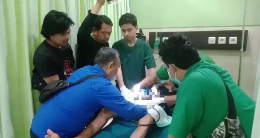 Duda Lansia di Ngawi Pasang Pipa di Alat K6l4min, Dievakuasi Damkar Karena Alami Pembengkakan