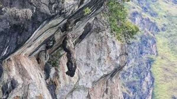 Legenda Mistis dan Keindahan Batu Gantung Masih Jadi Daya Tarik Wisata di Danau Toba