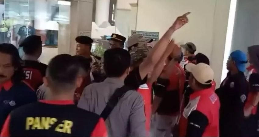Buruh Hotel Bumi Wiyata Depok Gelar Aksi Mogok Kerja Tuntut Pembayaran Gaji dan THR