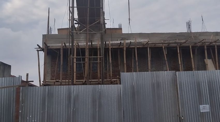 Bangunan Ruko Tiga Pintu di Medan Perjuangan Diduga Tak Miliki PBG, Warga Pertanyakan Pengawasan