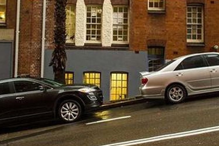 Sering Parkir di Permukaan Miring? Waspadai Kerusakan Suspensi Mobil Anda