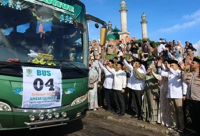 174 Calon Jemaah Haji Asal Tapsel Resmi Diberangkatkan, Bupati: Doakan Daerah Kita Diberkahi