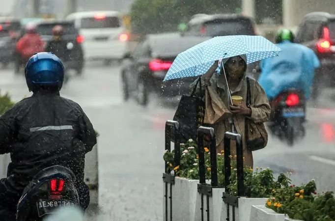 BMKG: Jakarta dan Sekitarnya Diramal Diguyur Hujan Hari Ini, Waspadai Cuaca Ekstrem