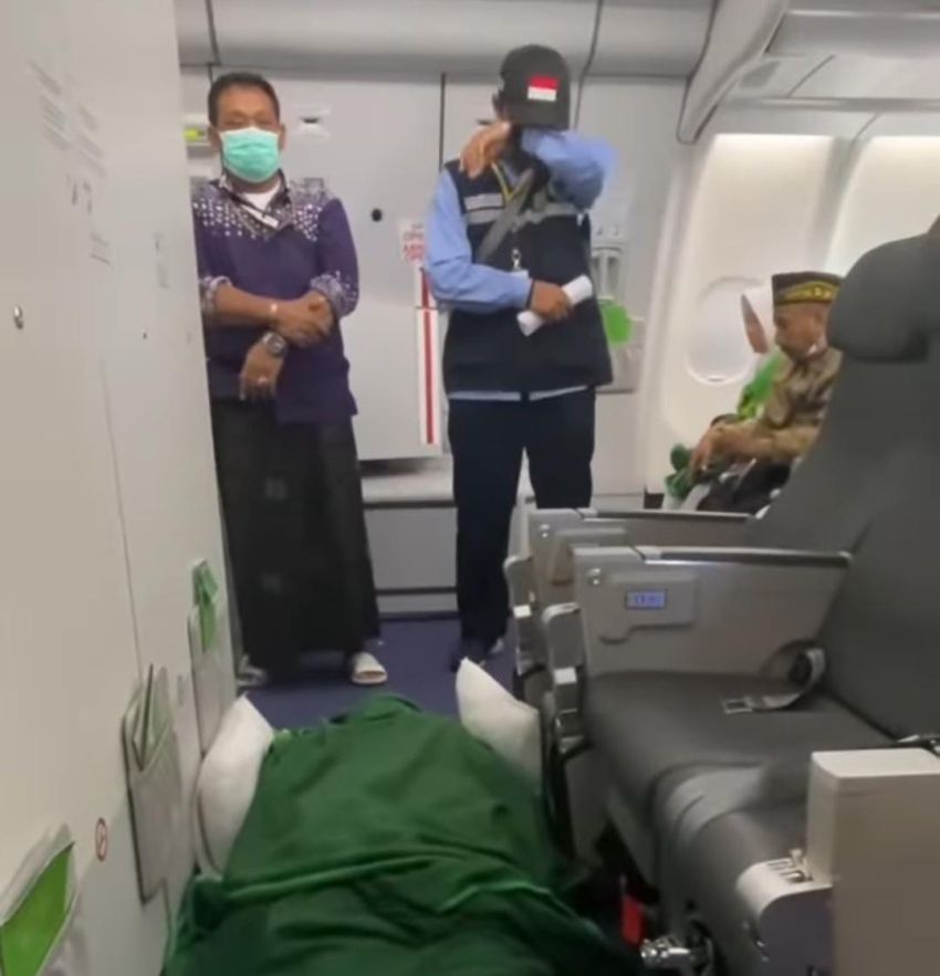 Jemaah Haji Asal Sidoarjo Meninggal di Pesawat Saat Perjalanan ke Madinah, Dimakamkan di Baqi