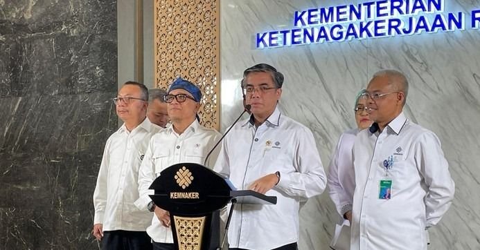 Menaker Terbitkan SE Larangan Penahanan Ijazah Karyawan, Perusahaan Terancam Pidana