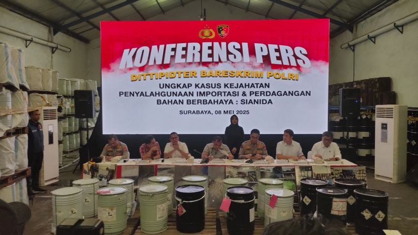 Bareskrim Gerebek Dua Gudang Sianida Ilegal di Surabaya dan Pasuruan, 494 Ton Disita!