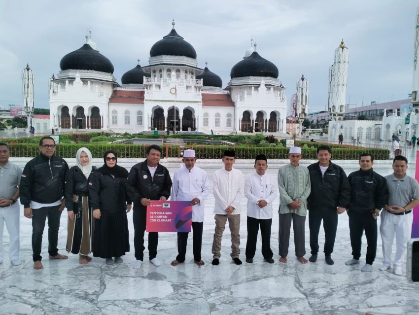 Masjid Raya Baiturrahman Terima Wakaf 100 Al-Qur'an dan Modem Internet dari XL Smart, Dukung Teknologi pada Aspek Keagamaan
